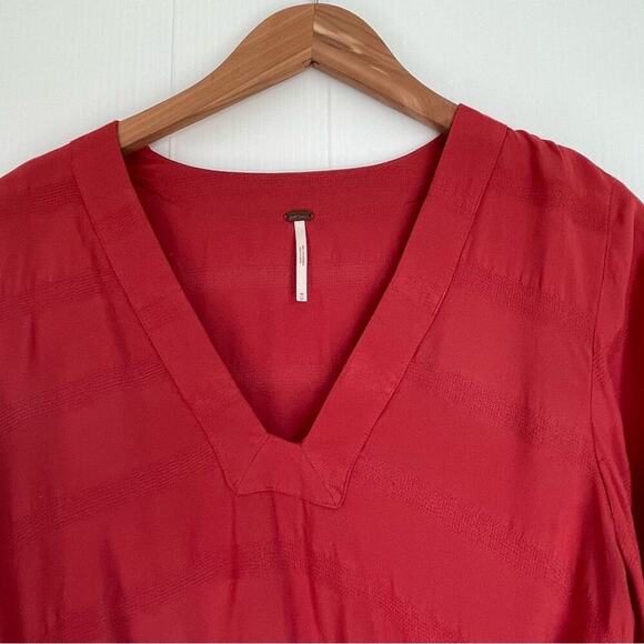 Free People v-neck tie front wide sleeve red textured top size medium - Picture 5 of 10